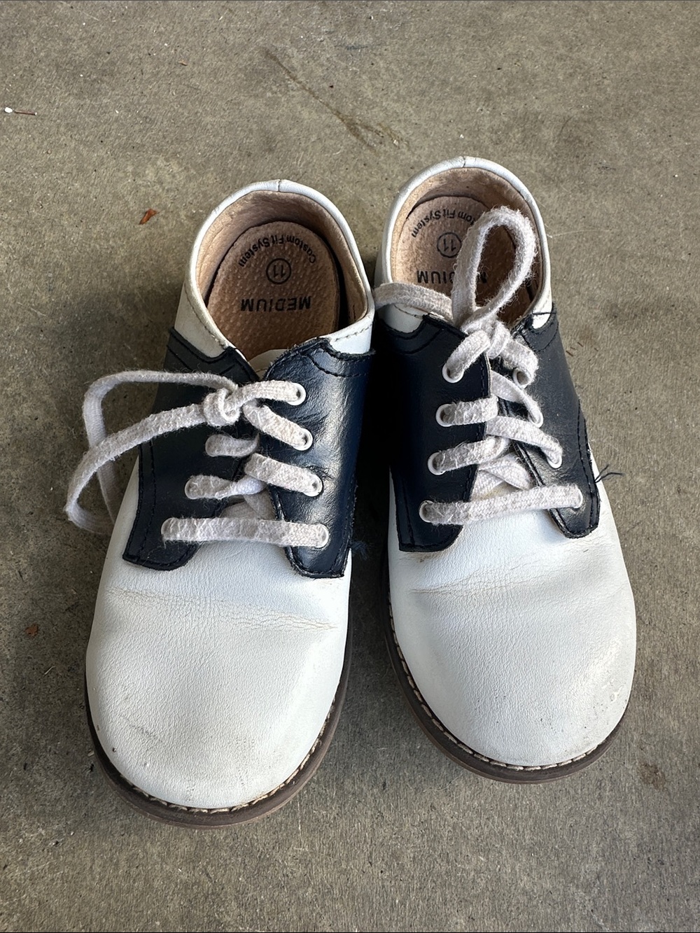 Footmates Cheer Kids Two-Tone White and Navy Leather Shoes kids 11